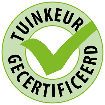 Een ronde groen met witte badge met een groot groen vinkje in het midden. Rondom het vinkje staan de Nederlandse woorden TUINKEUR GECERTIFICEERD.